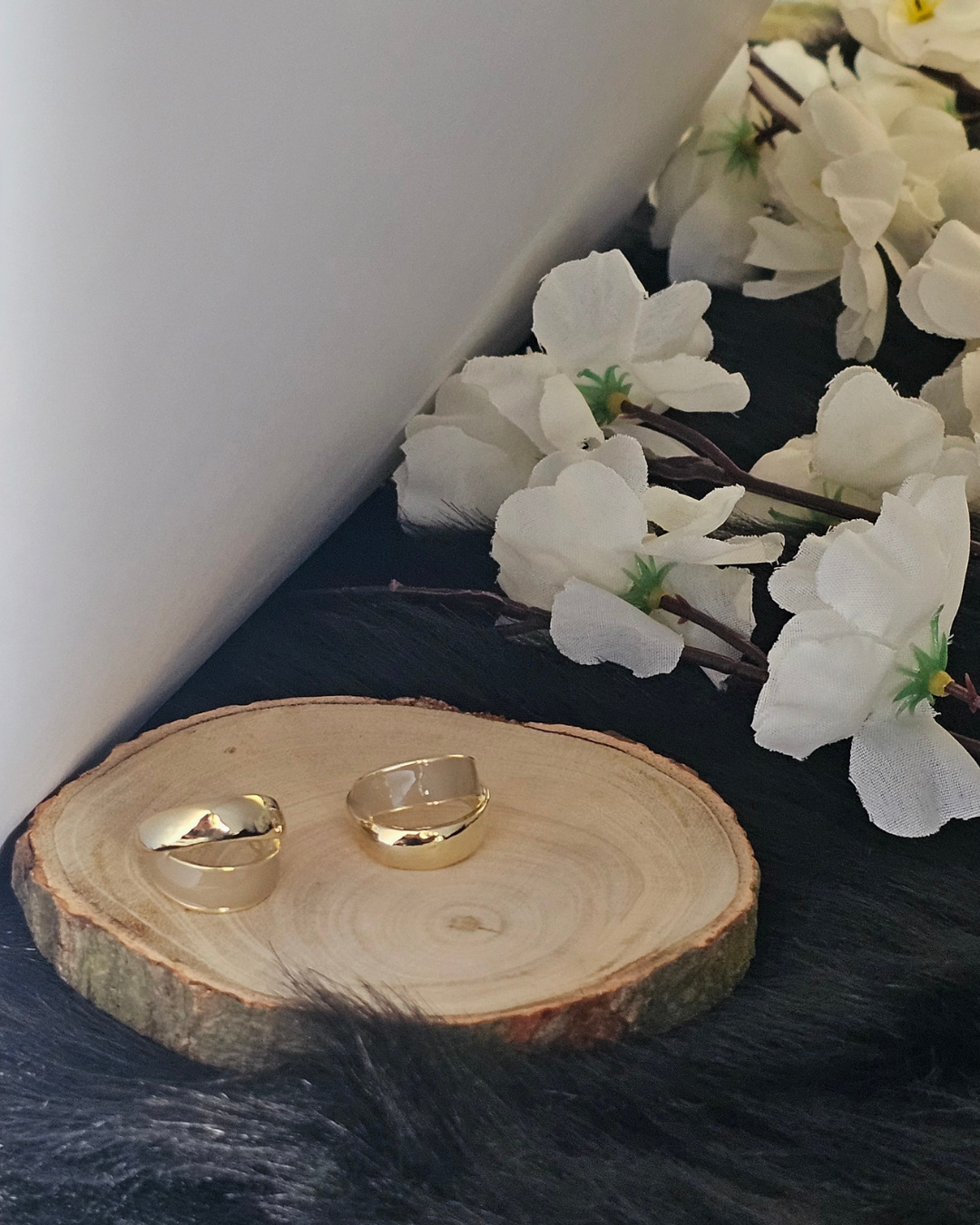Elegant Gold Oval Stud Earrings
