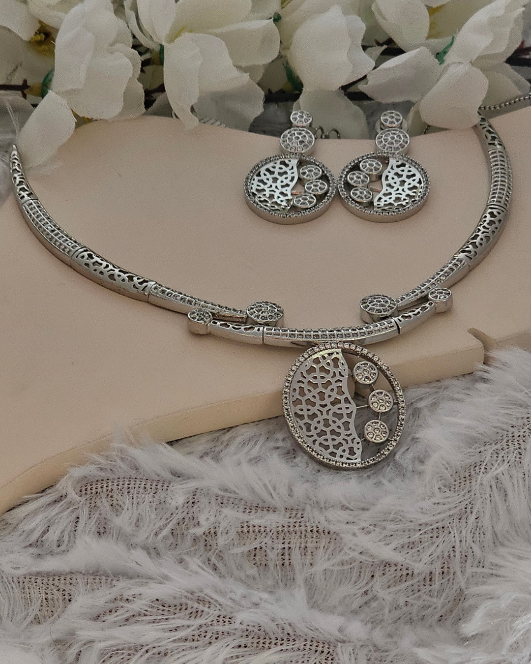Intricate Silver-Tone Filigree Pendant Necklace and Earring Set