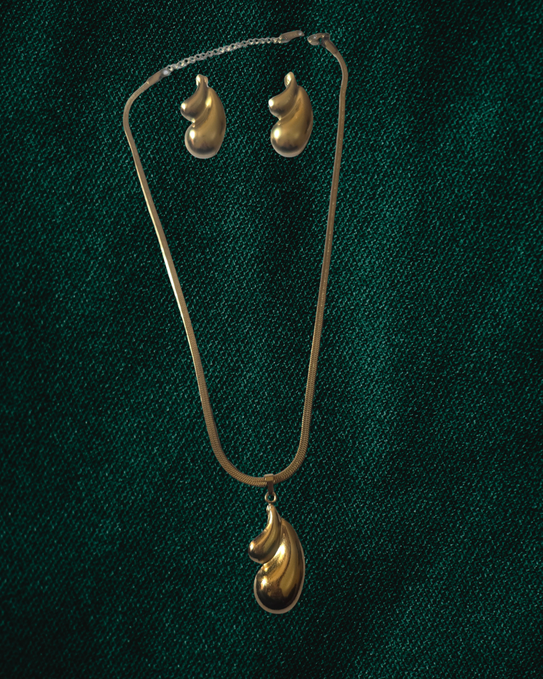 Anti-Tarnish Sculpted Teardrop Pendant Necklace Set