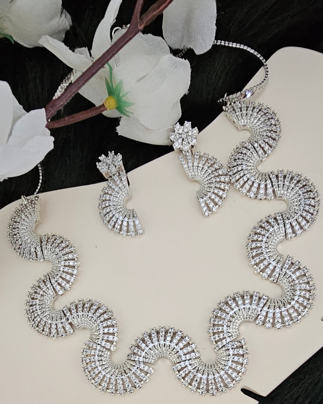 Luxurious Wave Design Zirconia Necklace and Earring Set