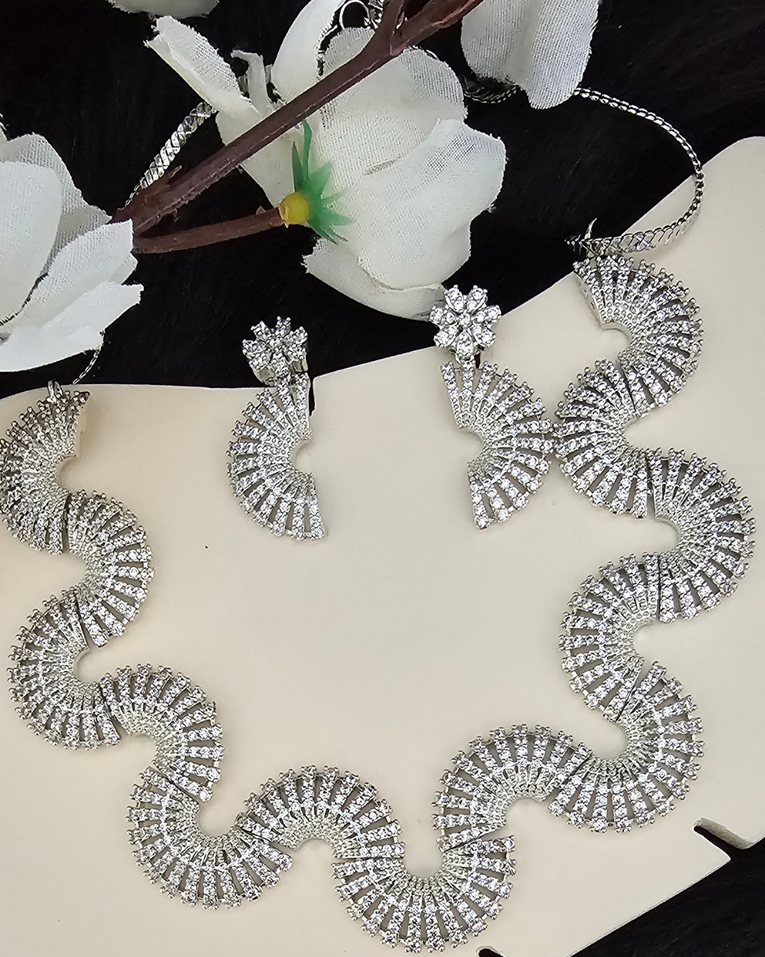 Luxurious Wave Design Zirconia Necklace and Earring Set