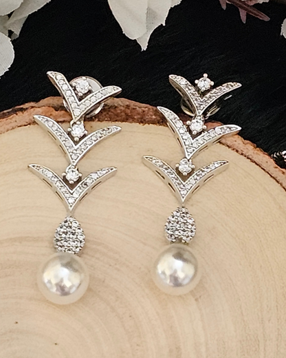 Exquisite Pearl and Crystal Vine Necklace and Earring Set
