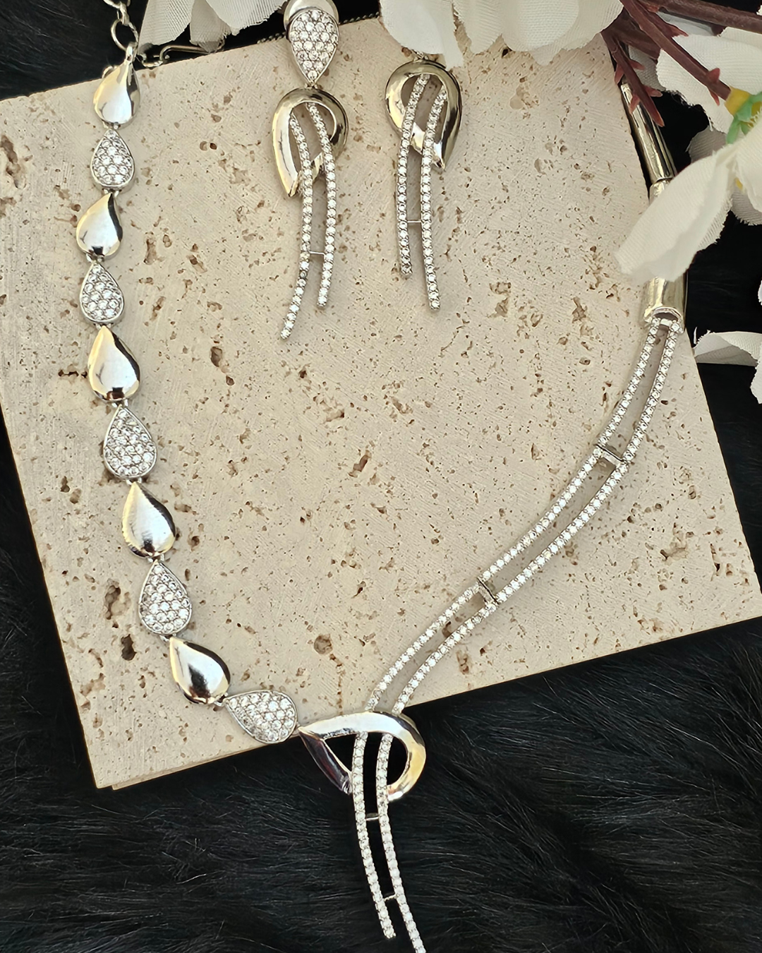 Modern Teardrop Silver Necklace and Earring Set