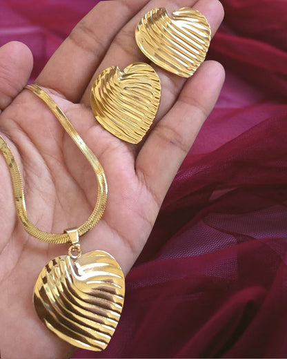 Anti-Tarnish Gold-Tone Textured Heart Necklace Set