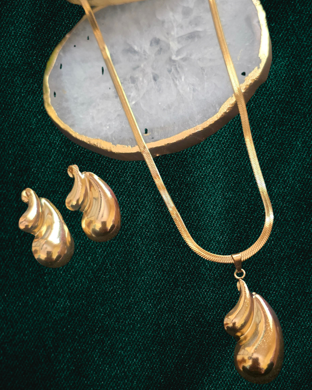 Anti-Tarnish Sculpted Teardrop Pendant Necklace Set