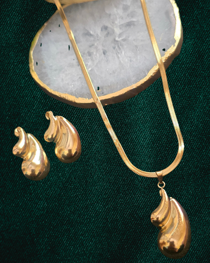 Anti-Tarnish Sculpted Teardrop Pendant Necklace Set