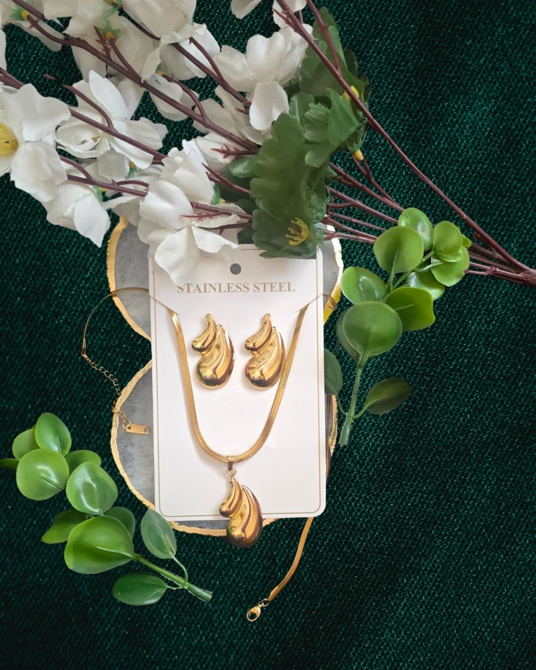 Anti-Tarnish Sculpted Teardrop Pendant Necklace Set