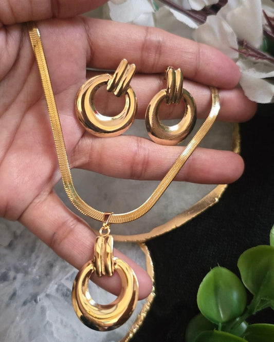 Anti-Tarnish Modern Circle Pendant Necklace Set
