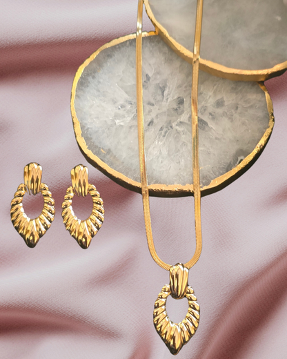 Anti-Tarnish Textured Teardrop Pendant Necklace Set