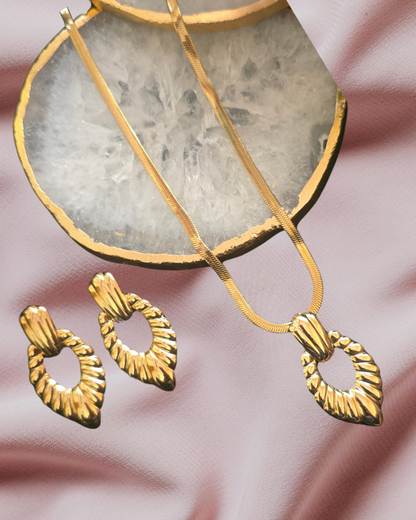 Anti-Tarnish Textured Teardrop Pendant Necklace Set