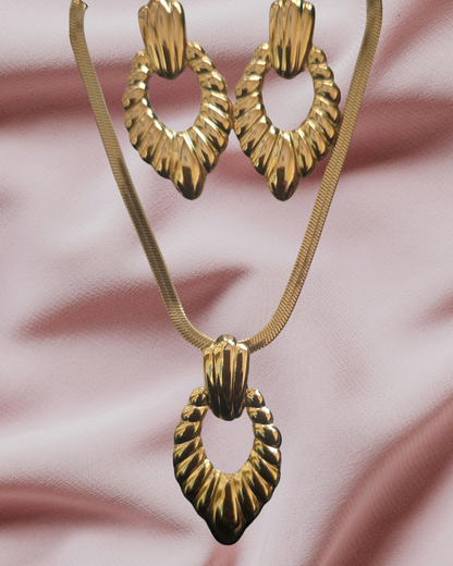 Anti-Tarnish Textured Teardrop Pendant Necklace Set