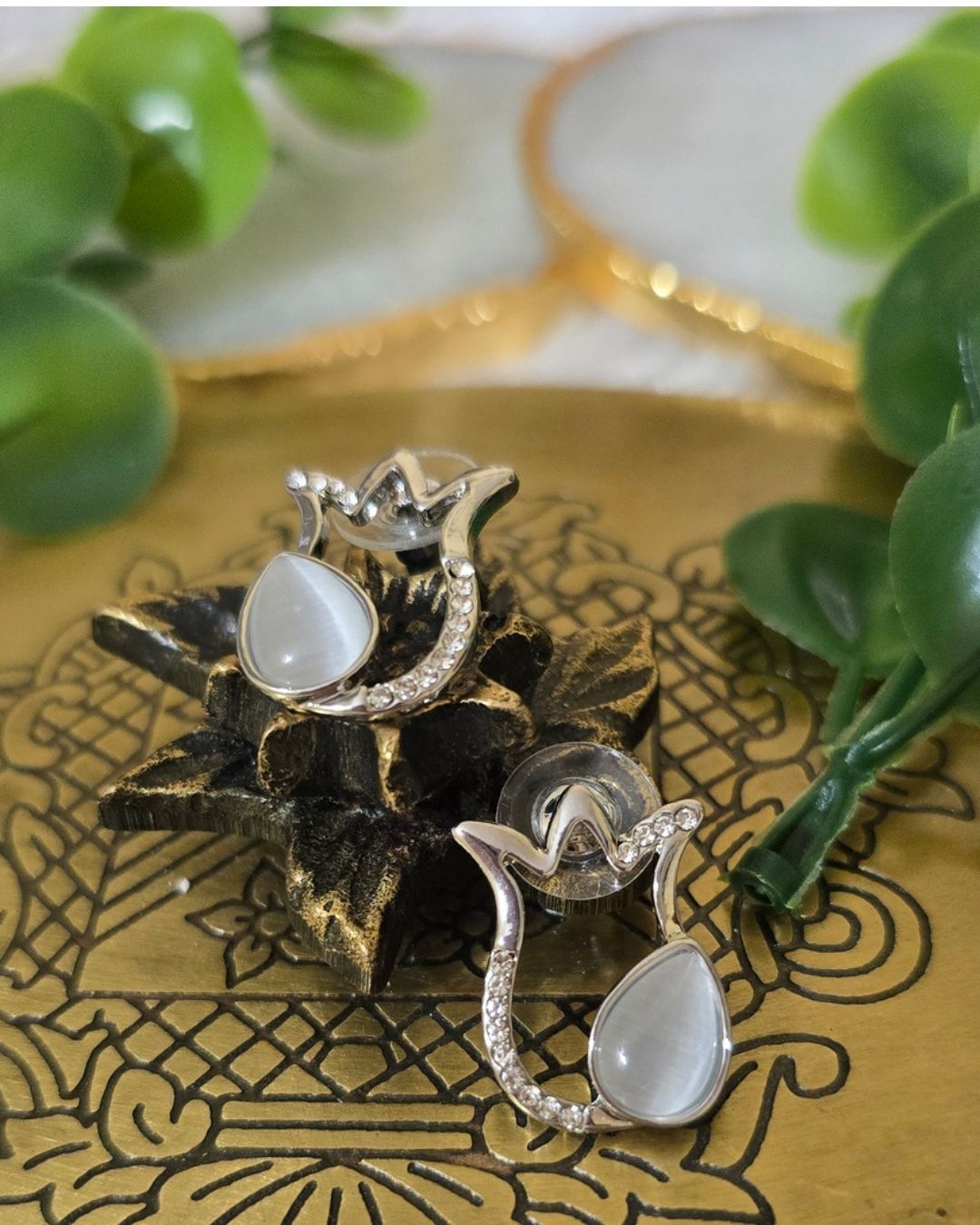 Silver-Tone Cat Eye Stone Stud Earrings