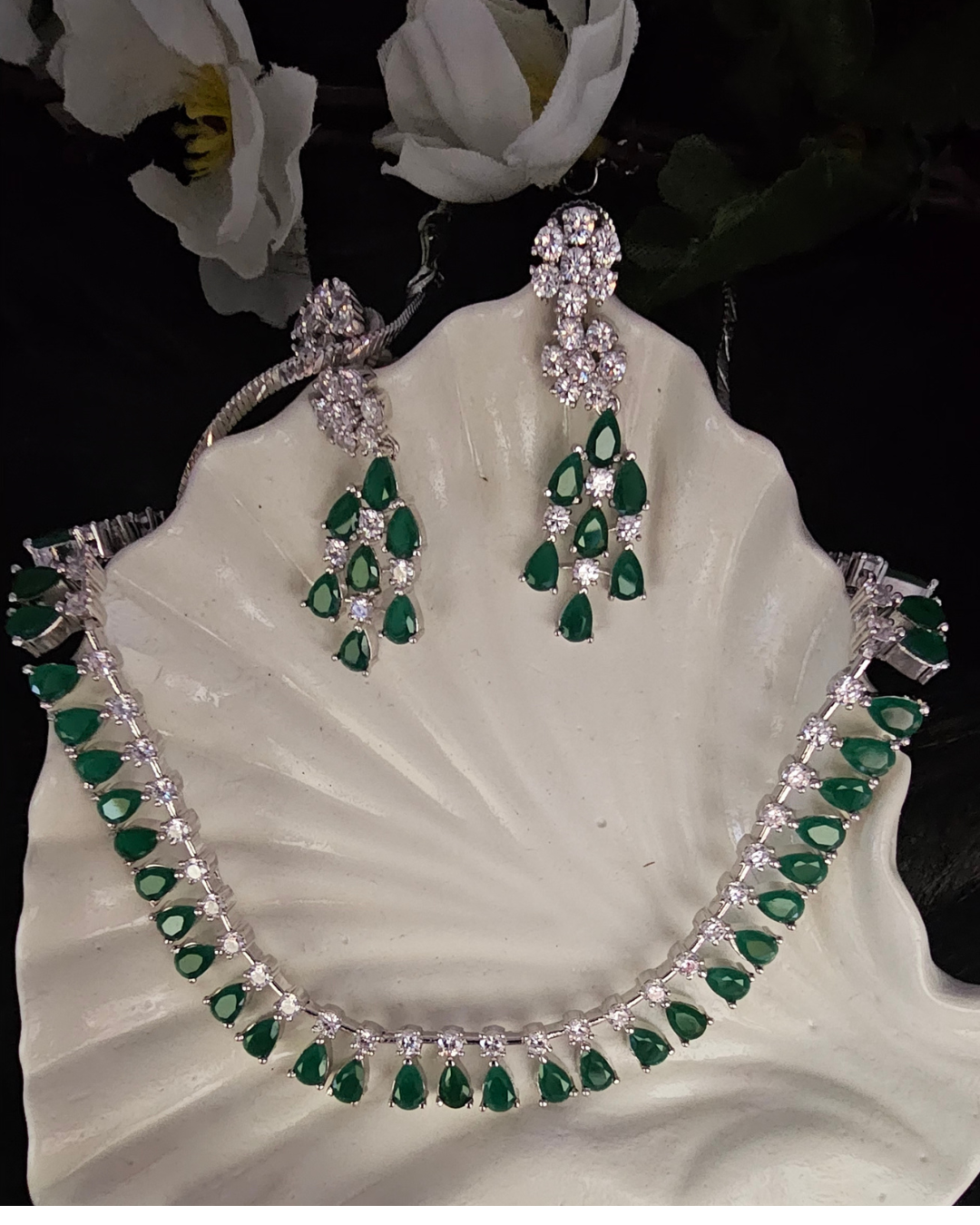 Elegant Green Teardrop Necklace and Earring Set