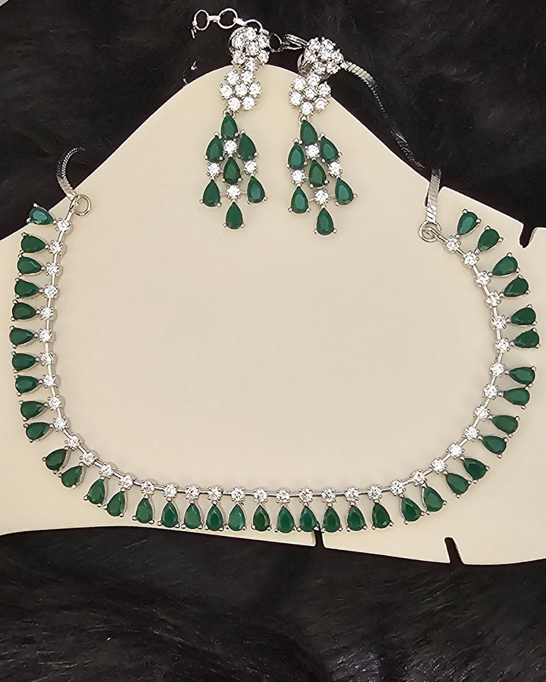 Elegant Green Teardrop Necklace and Earring Set