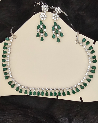 Elegant Green Teardrop Necklace and Earring Set